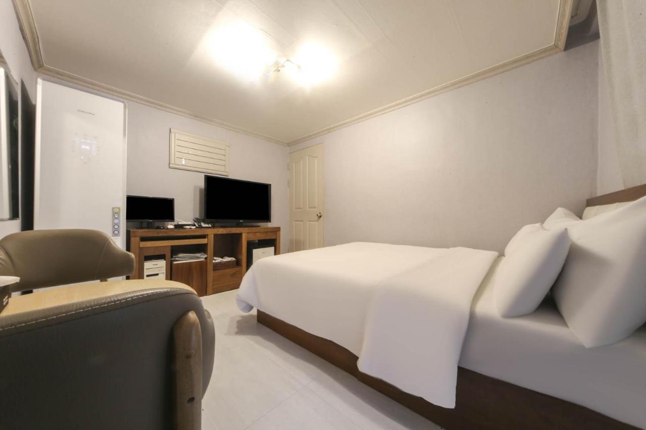 Goodstay Grand Motel Chuncheon Exterior photo