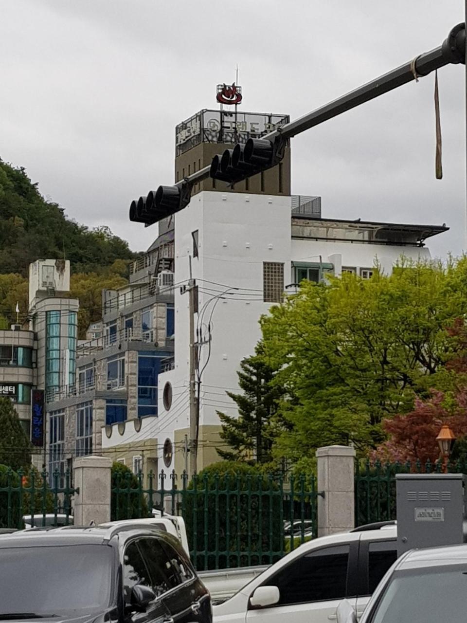 Goodstay Grand Motel Chuncheon Exterior photo