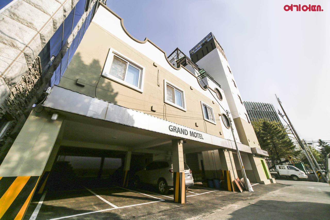 Goodstay Grand Motel Chuncheon Exterior photo