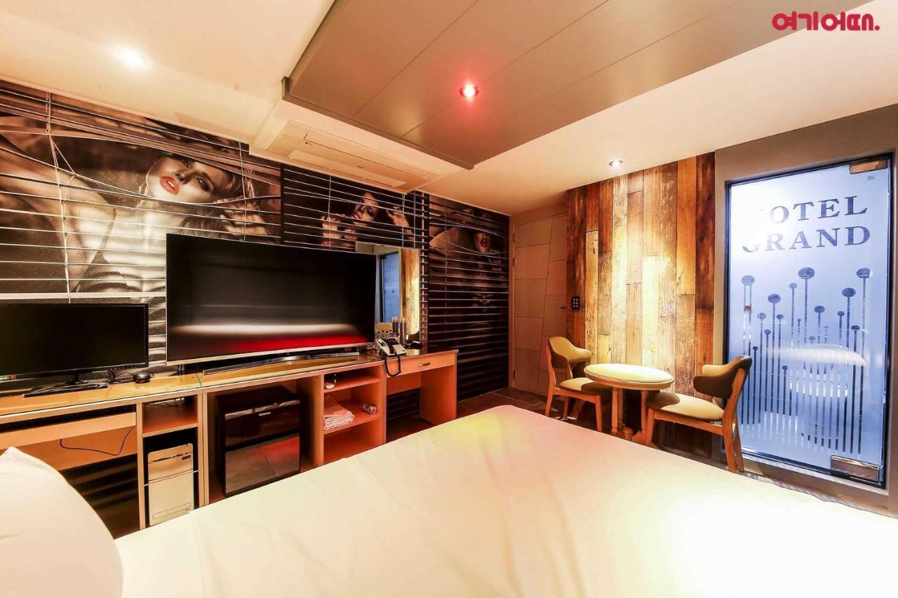Goodstay Grand Motel Chuncheon Exterior photo