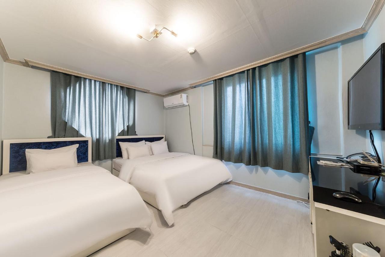 Goodstay Grand Motel Chuncheon Exterior photo