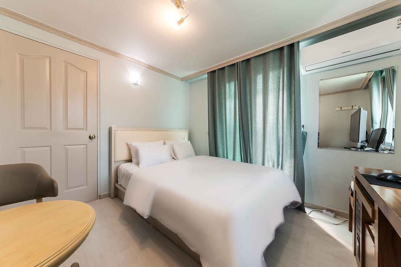 Goodstay Grand Motel Chuncheon Exterior photo