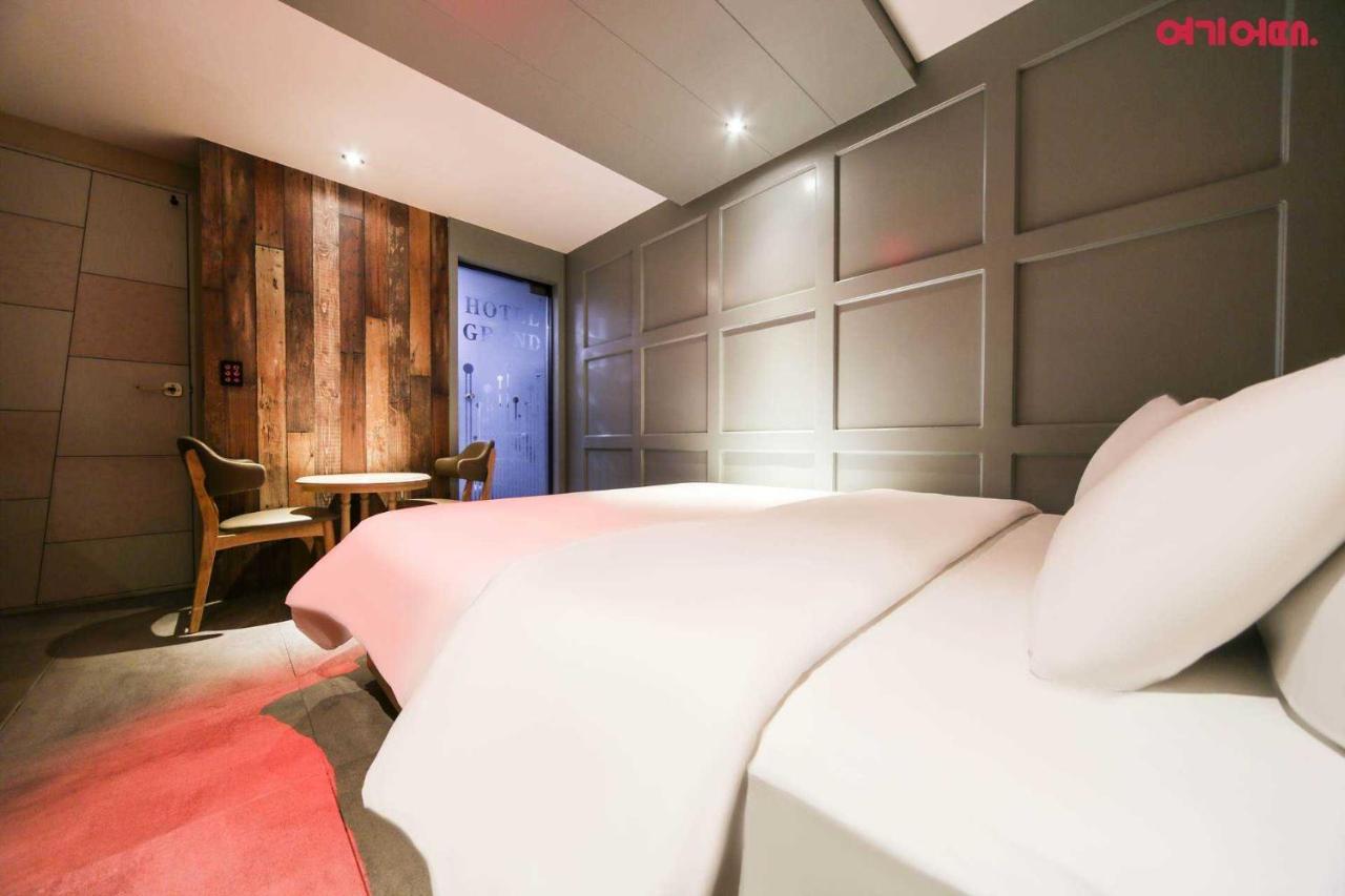 Goodstay Grand Motel Chuncheon Exterior photo