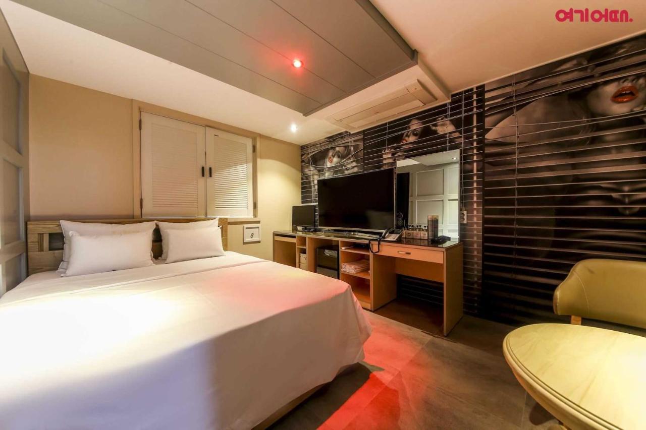 Goodstay Grand Motel Chuncheon Exterior photo