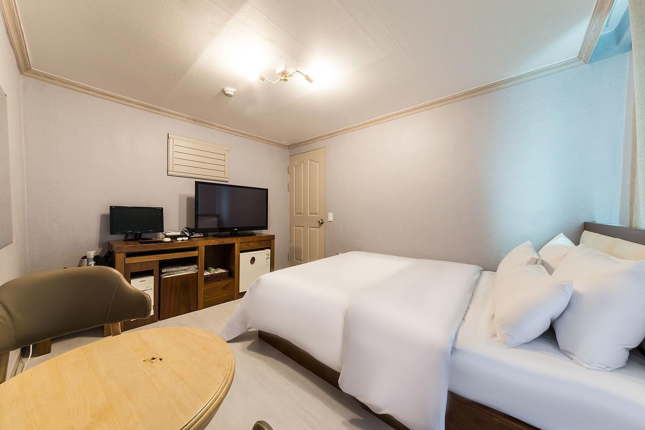 Goodstay Grand Motel Chuncheon Exterior photo