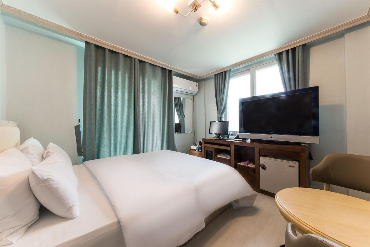 Goodstay Grand Motel Chuncheon Exterior photo